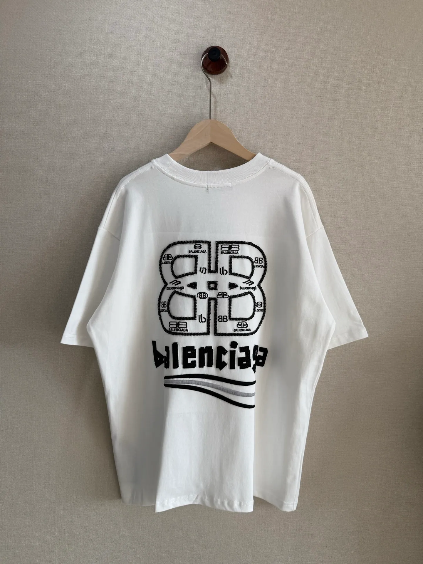 TM 1046 BALENCIAGA ：295 32 ： Hot Sale os 200 ：White Black Size：S M L XL